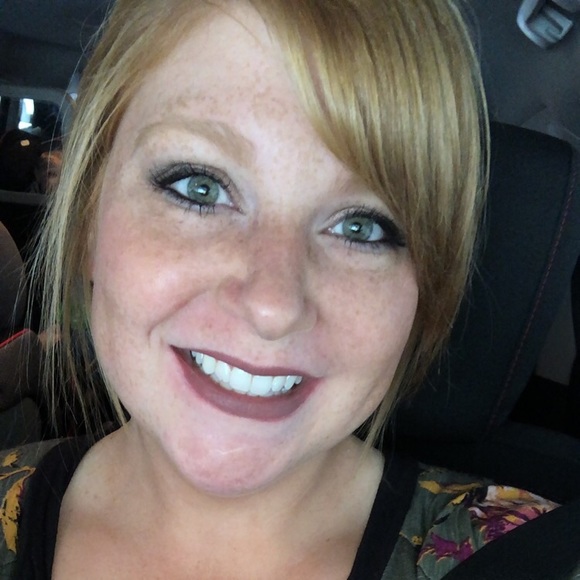 Meet your Posher, Tiffany - Picture 1 of 1